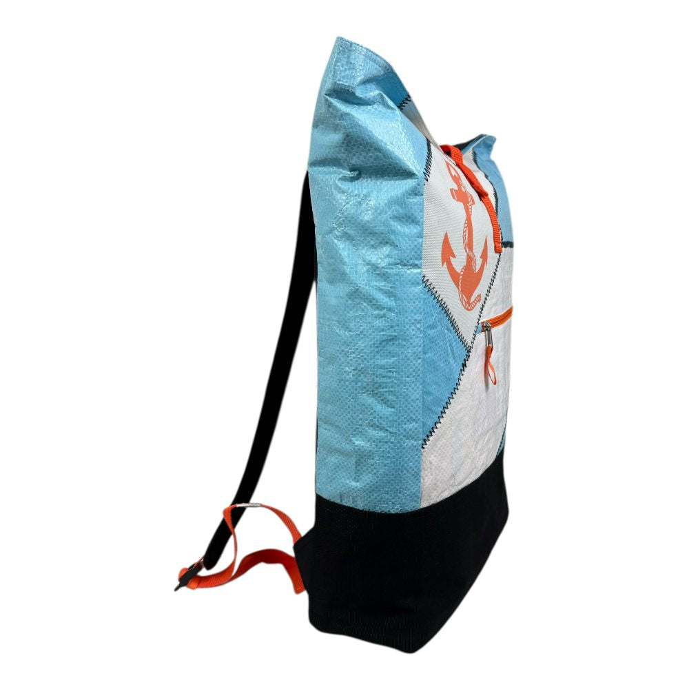 BEADBAGS Anker Rucksack – Hellblau mit orangem Anker und weißem Patch – Produktfoto 2