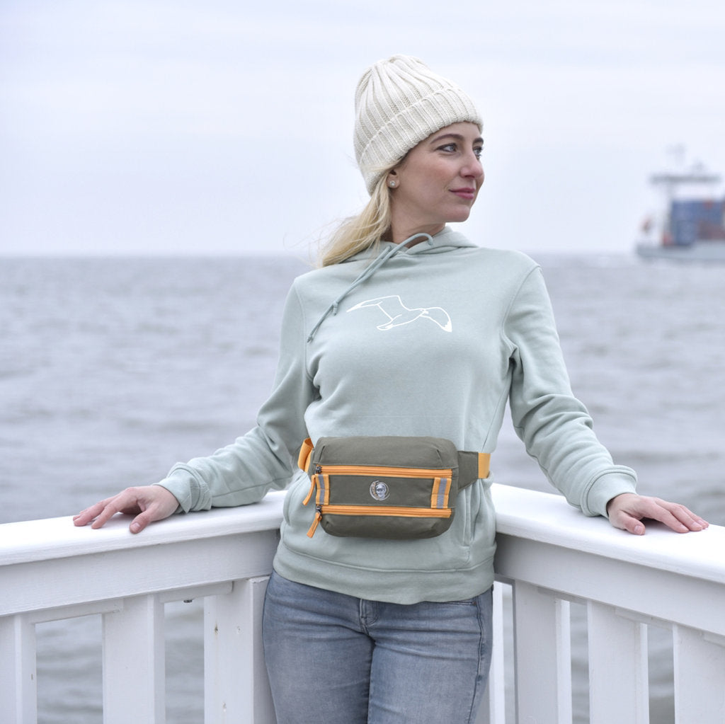 Oceanboundbags von Beadbags Gürteltasche Atlantik grau Personen 2