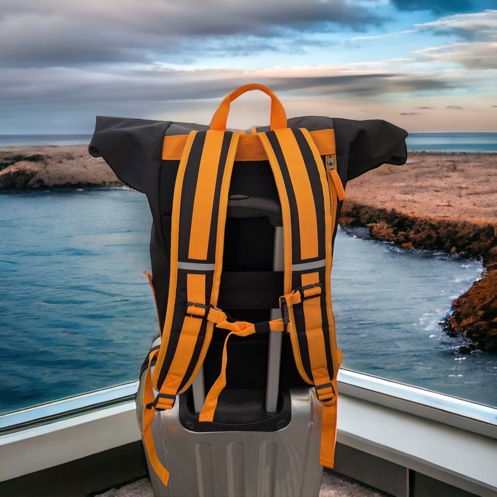 Oceanboundbags von Beadbags Rucksack Ostsee oliv Rucksack auf Koffer 2