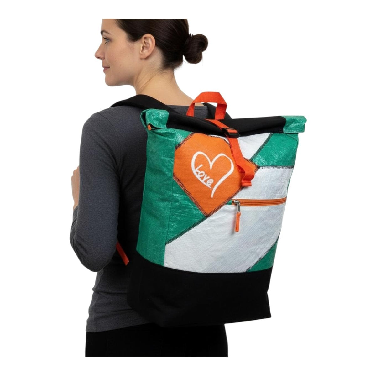 BEADBAGS Love Rucksack – Grün-Weiß, weißes Herz, oranger Patch – Bild 6