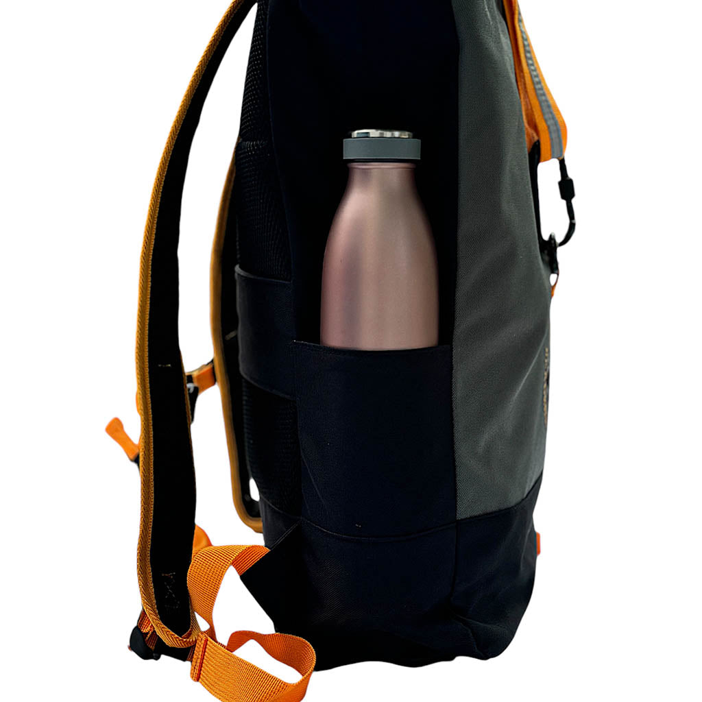 Oceanboundbags von Beadbags Rucksack Ostsee grau Trinkflasche außen 1